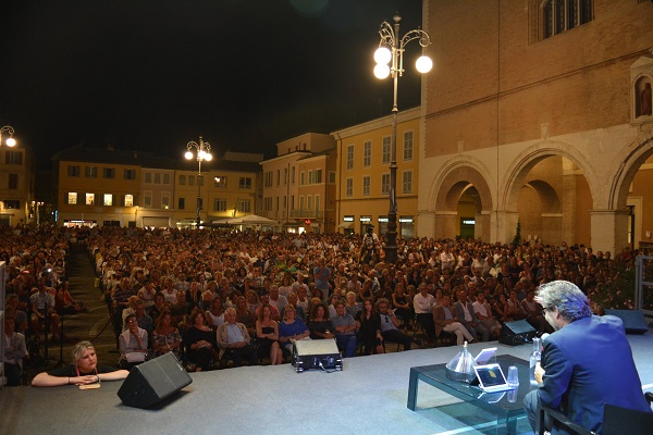 Apri un libro, riapri le città: a Fano, nelle Marche, torna Passaggi Festival l’evento letterario in riva al mare