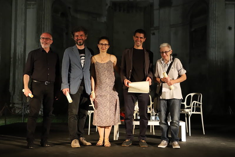 Proclamato il vincitore del Premio letterario internazionale “Franco Fortini”, da quest’anno a Passaggi Festival. Nell’ambito della Rassegna di poesia Passaggi diVersi, la Giuria ha assegnato il premio a Massimo Palma “Movimento e stasi” (Industria&Letteratura) e la menzione speciale a Franca Mancinelli “Tutti gli occhi che ho aperto” (Marcos y Marcos)