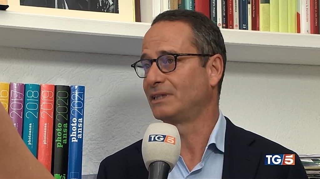 Tg 5, Libro e mostra  “I libri si sentono soli”