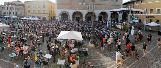 Volontari, dove batte il cuore di Passaggi Festival