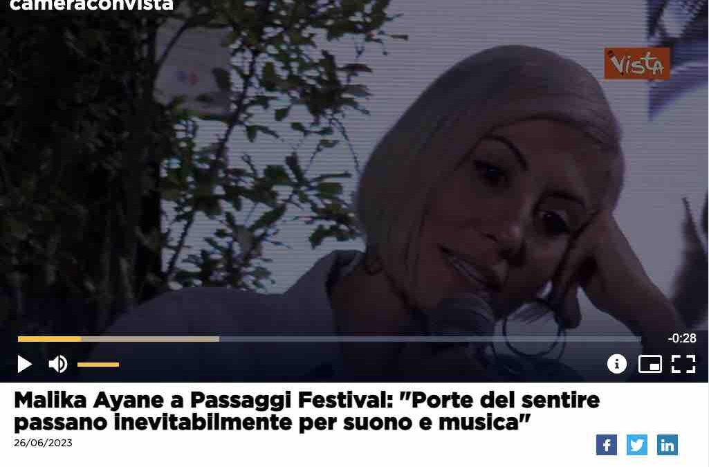 La7 – Malika Ayane a Passaggi Festival: “Porte del sentire passano inevitabilmente per suono e musica”
