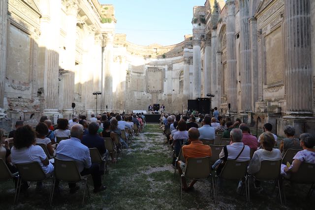 A Passaggi, il festival della poesia con il vincitore del Premio Fortini 2023