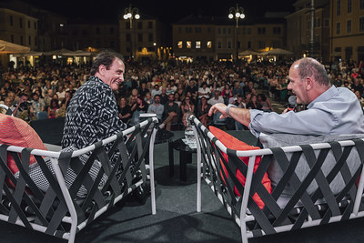 La vita spettacolare di Roby Facchinetti: dall’infanzia al successo mondiale con i Pooh