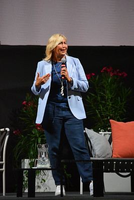Rita Cucchiara conduce un’appassionante Lectio Magistralis su “L’errore e l’artificio” a Passaggi Festival